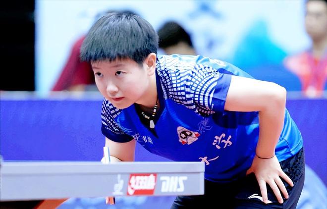 体育官方：本泽马获法国《11人杂志》评选的金球奖