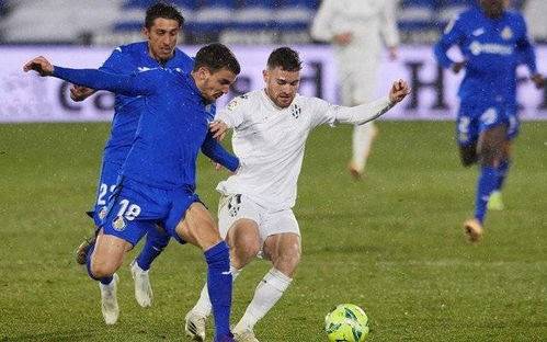 卫报：西汉姆联希望在中场补强，已对巴萨中场卡萨多进行报价