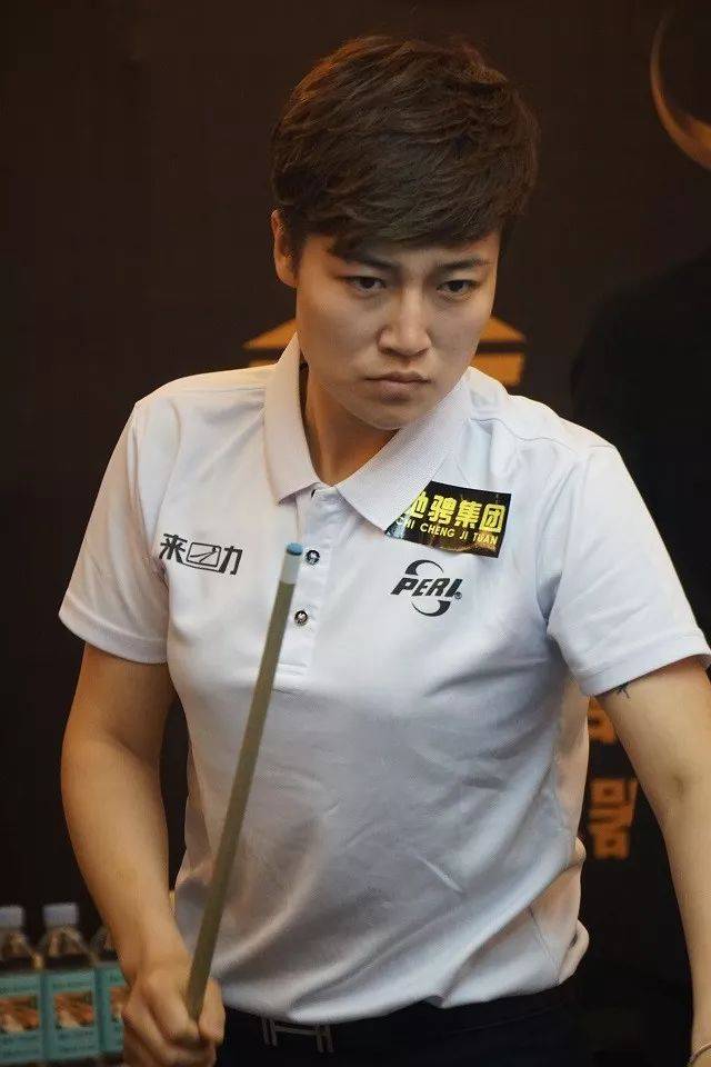 对年轻中场 对年轻中场